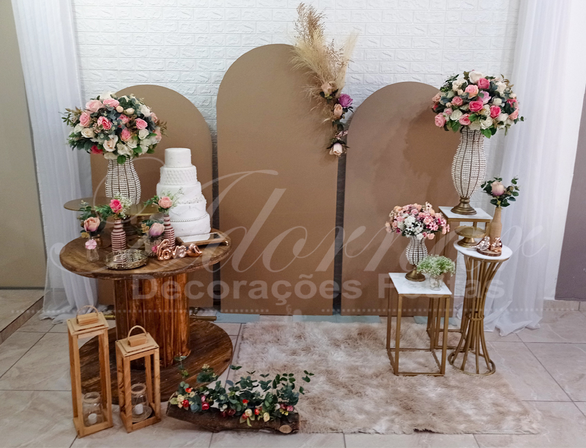 Decoração Casamento Com Mesa Carretel e Painel Desconstruído Oval